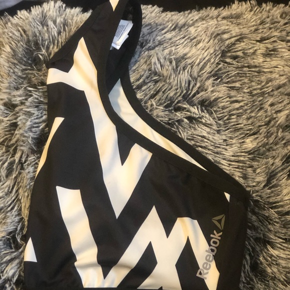 Trendy Sports Bra - Picture 2 of 3